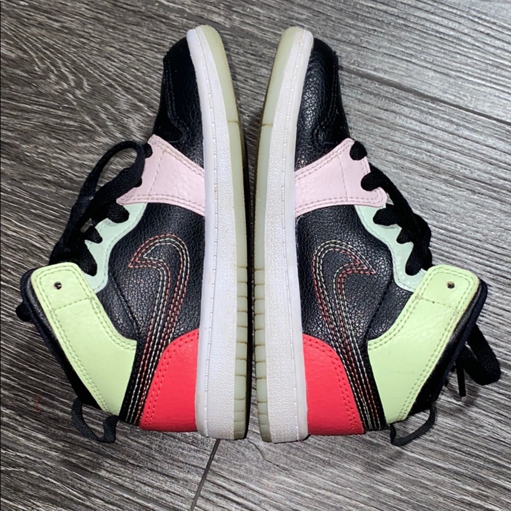 Air Jordan 1 Mid Glow in the Dark